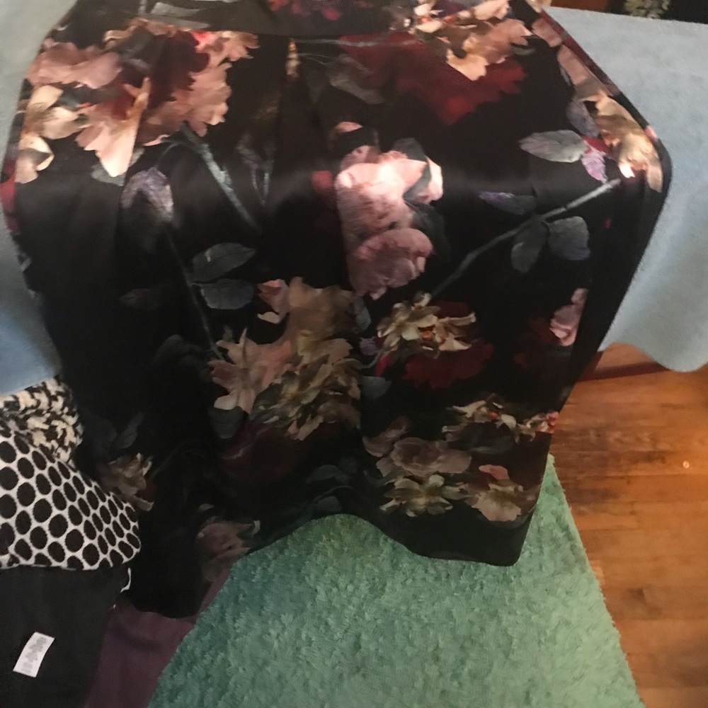 Skirt - Picture 3 of 4